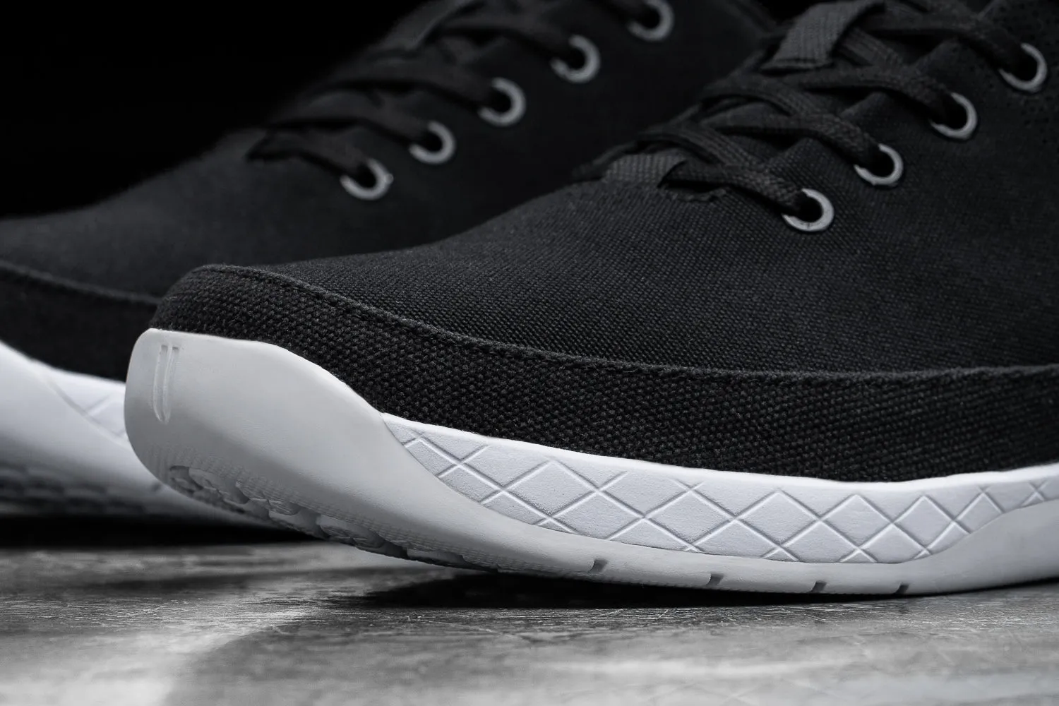 BLACK WHITE CANVAS TRAINER (WOMEN'S)