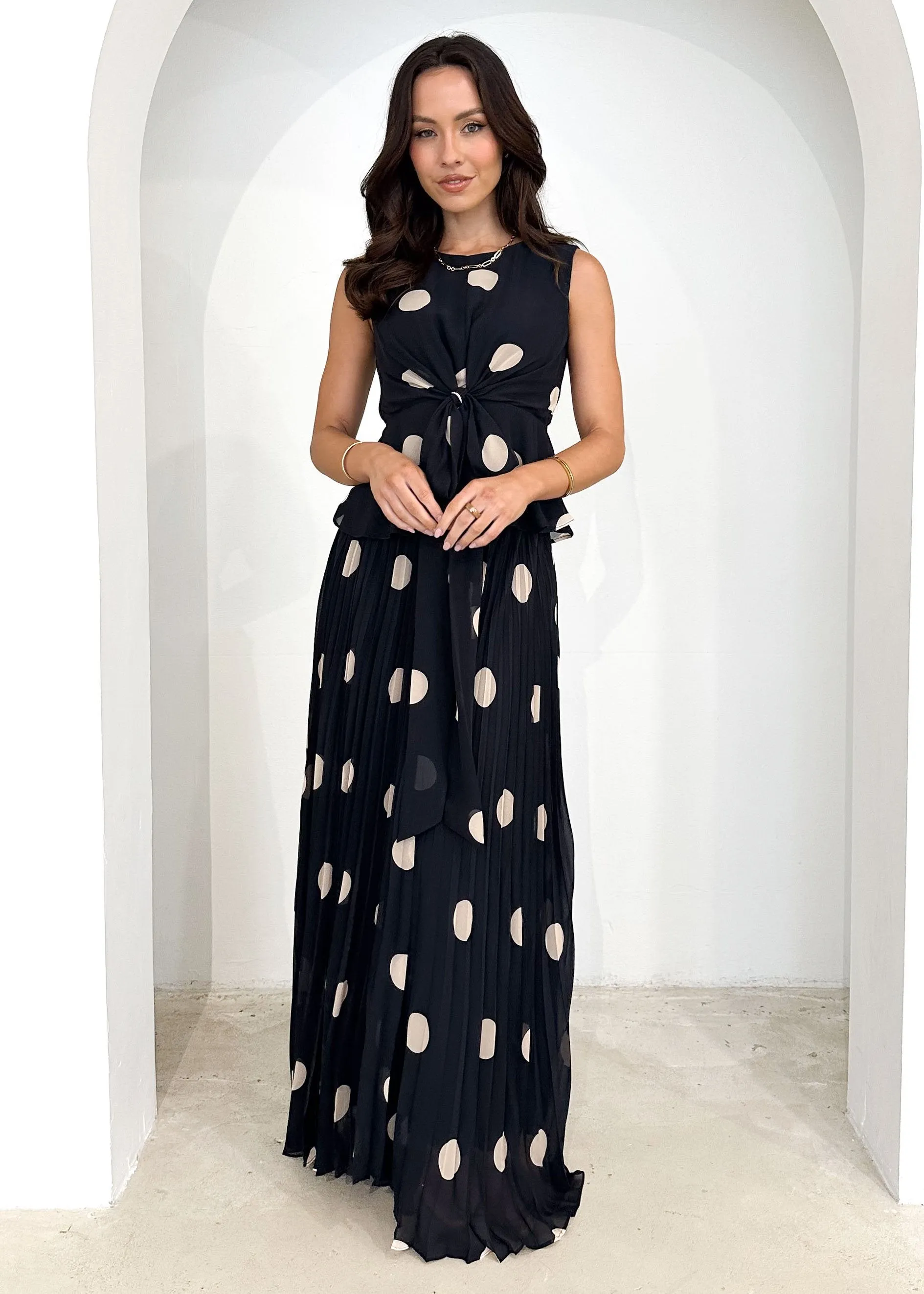 Megrae Set - Black Polka
